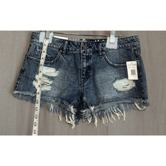 Volcom Yae Juniors Size 7 Blue Denim distressed Cut-off Shorts NWT - Picture 7 of 16